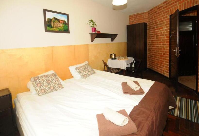 סטודיו משפחתי, Centrum Turystyki Niekonwencjonalnej