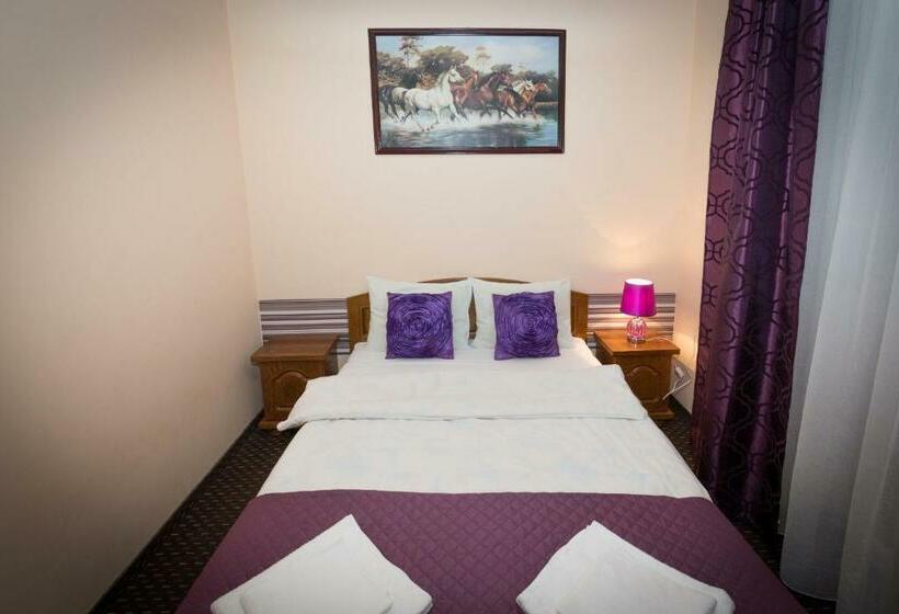 标准间, Dwór Dziekanów