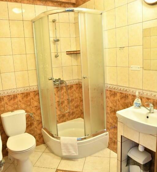 标准单人间, Dwór Dziekanów