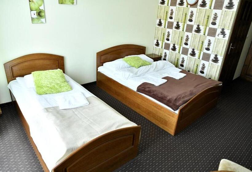 标准间, Dwór Dziekanów