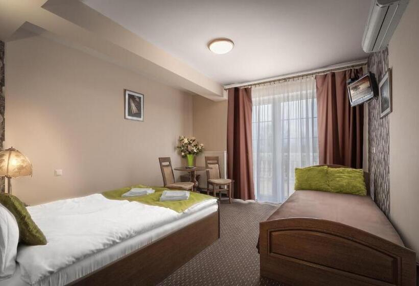 标准三人间, Dwór Dziekanów