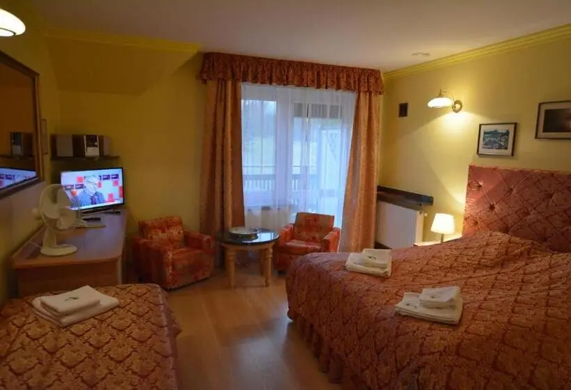 Standard Triple Room with Terrace, Majątek Giże Marczak