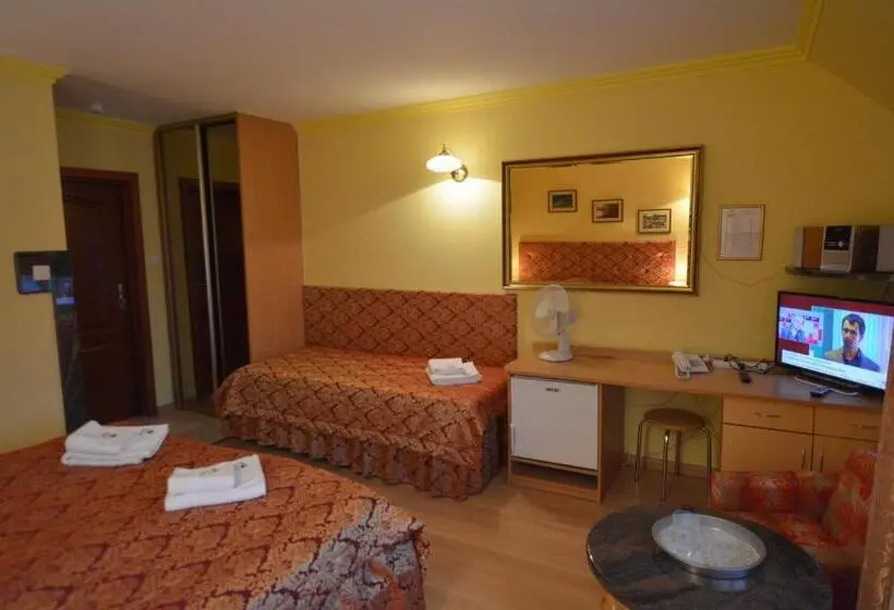 Standard Triple Room with Terrace, Majątek Giże Marczak