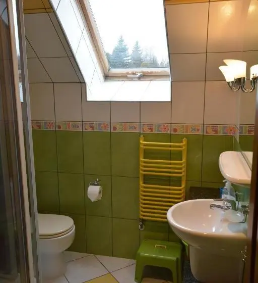 Standard Kolmen Hengen Huone, Majątek Giże Marczak