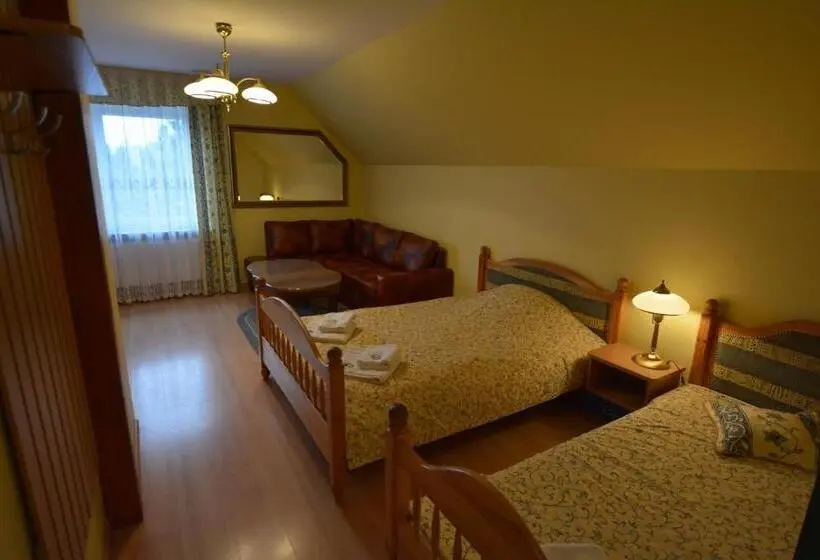 Standard Kolmen Hengen Huone, Majątek Giże Marczak