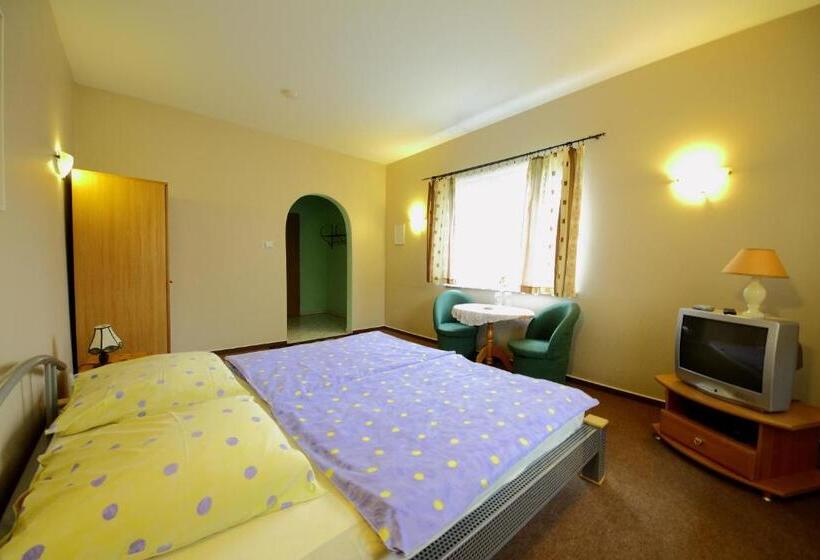 غرفة سوبيريور, Restaurant & Hostel Broadway