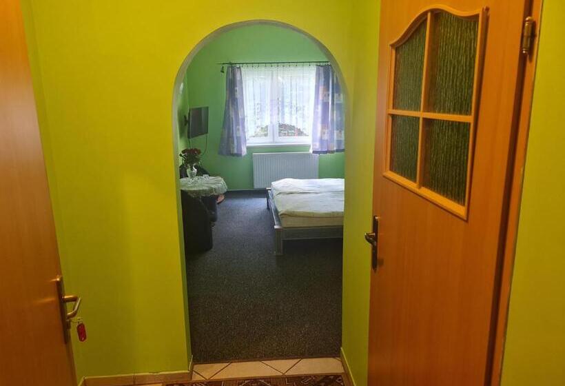 غرفة سوبيريور, Restaurant & Hostel Broadway