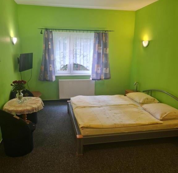 Номер Superior, Restaurant & Hostel Broadway