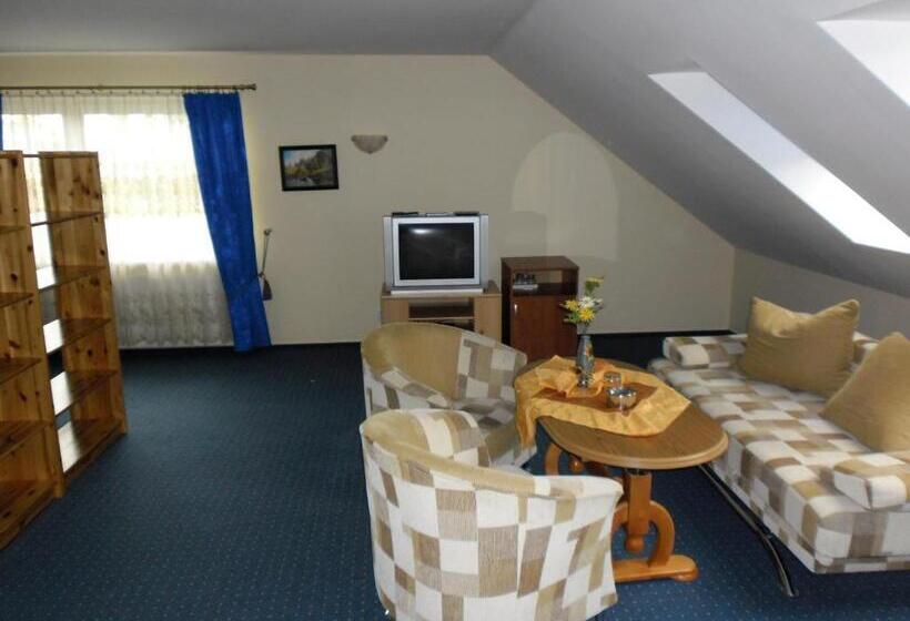 غرفة سوبيريور, Restaurant & Hostel Broadway