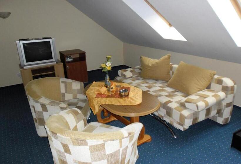 غرفة سوبيريور, Restaurant & Hostel Broadway