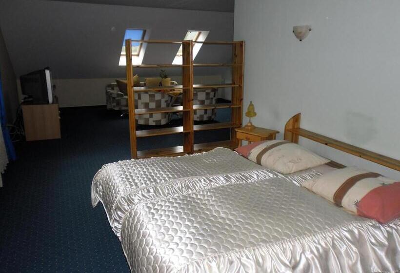 Номер Superior, Restaurant & Hostel Broadway