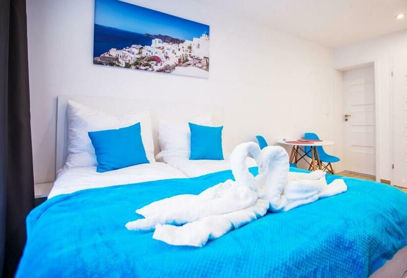 标准间, Adonis Apartments