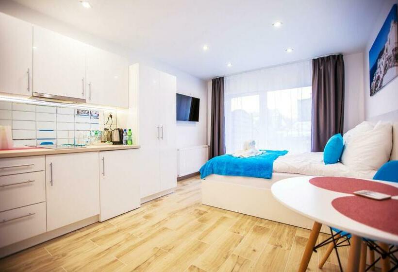 标准间, Adonis Apartments