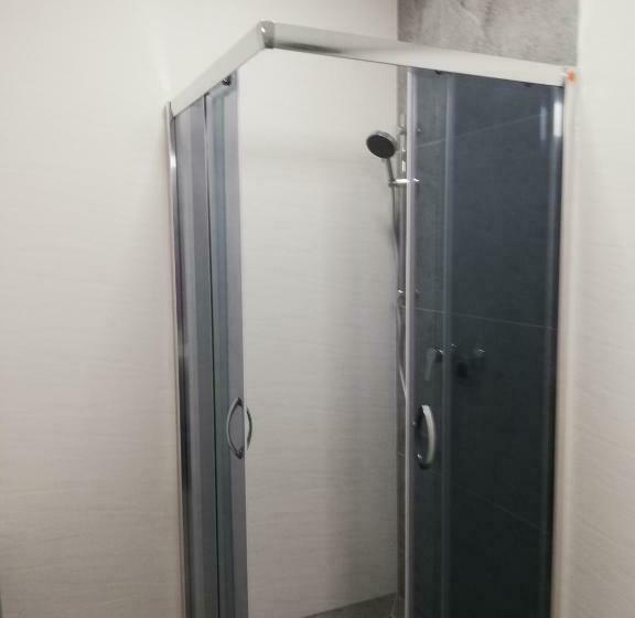 スタンダードルーム, Noclegi I Restauracja Gracja