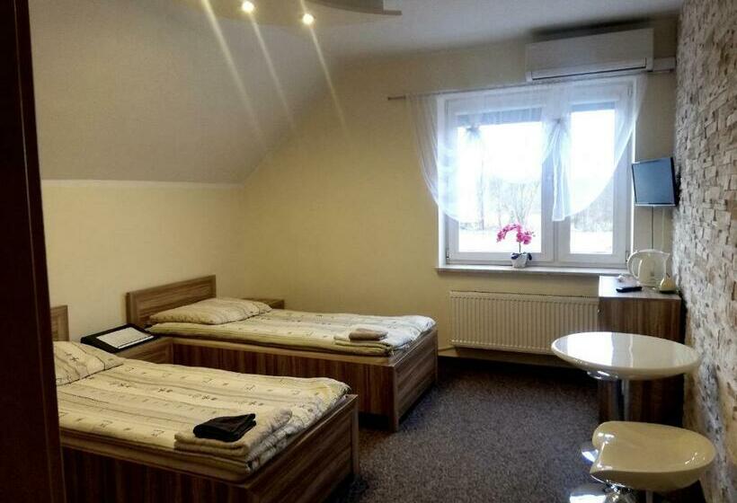 スタンダードルーム, Noclegi I Restauracja Gracja