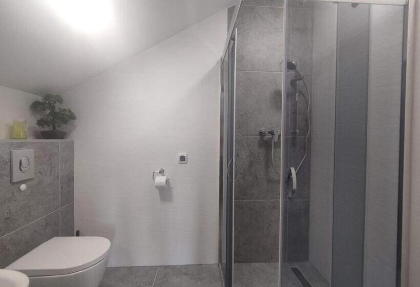 キングサイズベッドのスタンダードルーム, Noclegi I Restauracja Gracja