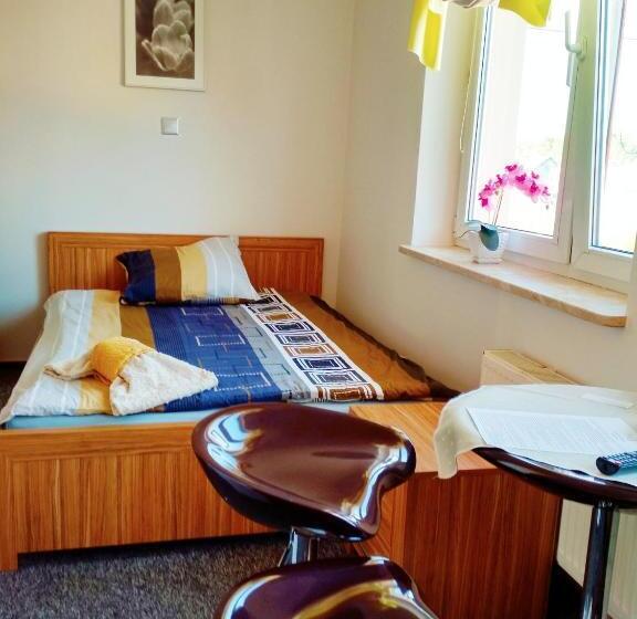 スタンダード4人部屋, Noclegi I Restauracja Gracja