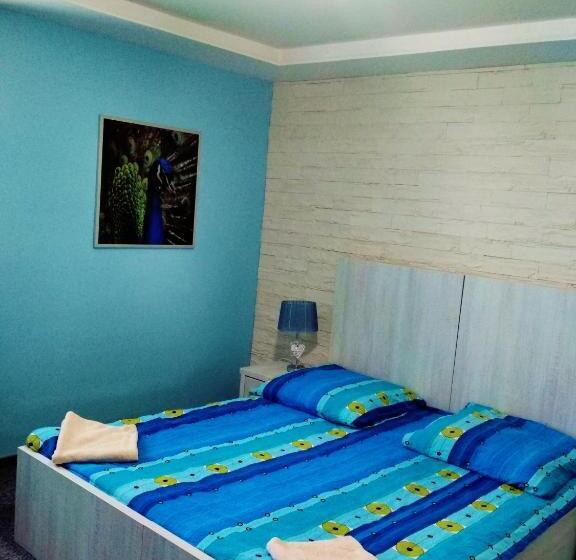 スタンダードルーム, Noclegi I Restauracja Gracja