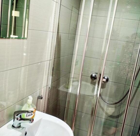 スタンダードシングルルーム, Noclegi I Restauracja Gracja