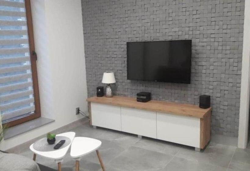 1ベッドルームアパートメント, Noclegi I Restauracja Gracja