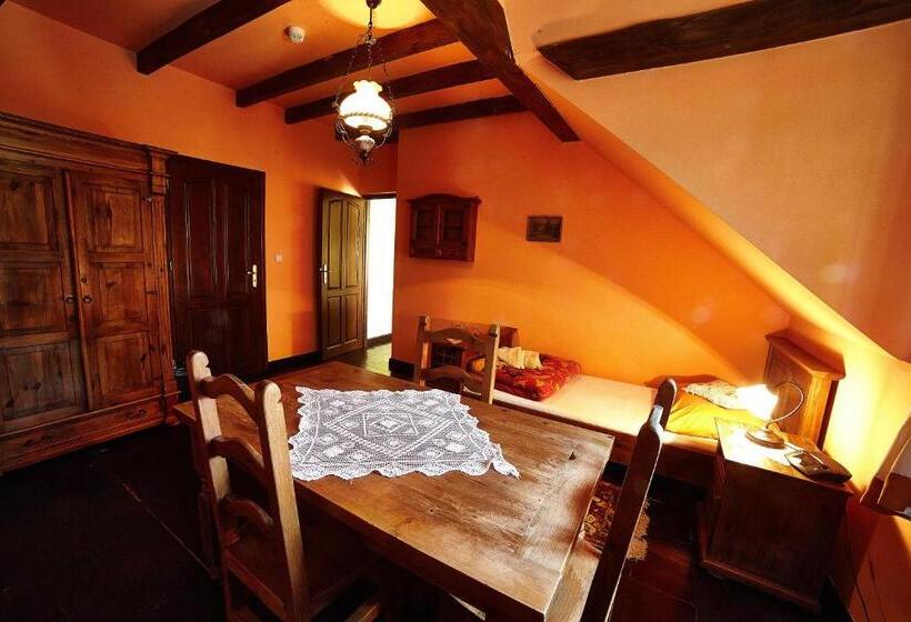 ガーデンビューファミリールーム, Stylowy Zajazd Pod Czarnym Kogutem