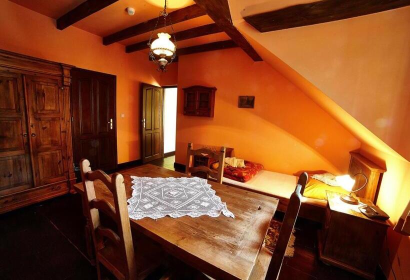 ガーデンビューファミリールーム, Stylowy Zajazd Pod Czarnym Kogutem