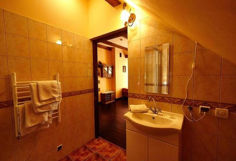 スタンダードトリプルルーム, Stylowy Zajazd Pod Czarnym Kogutem