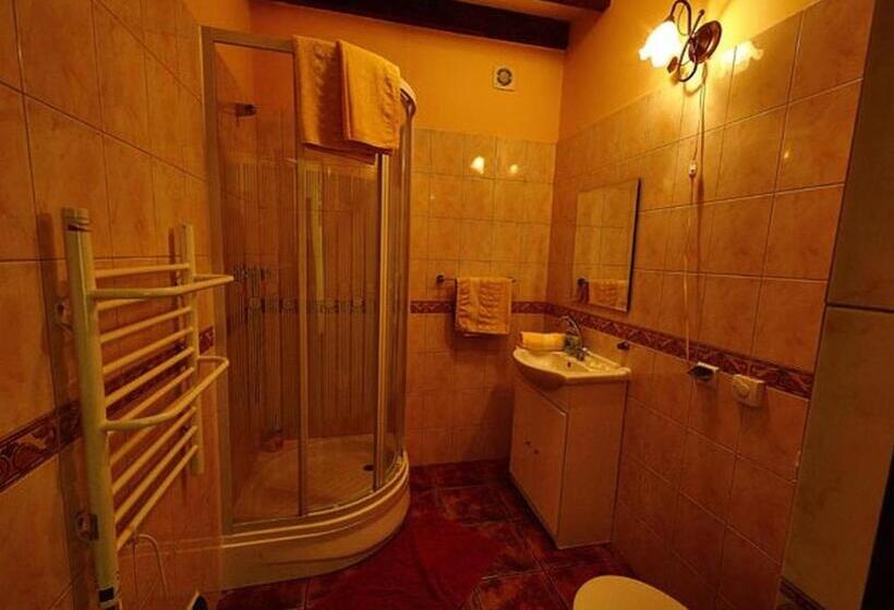 スタンダードトリプルルーム, Stylowy Zajazd Pod Czarnym Kogutem