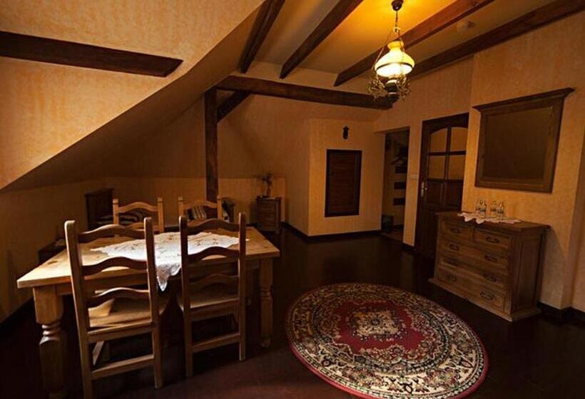 ガーデンビュースタンダード４ベッドルーム, Stylowy Zajazd Pod Czarnym Kogutem