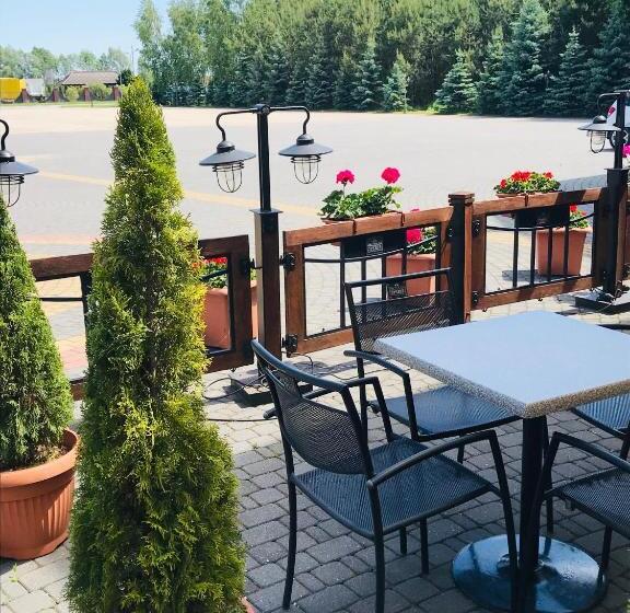 اتاق استاندارد سه نفره, Zajazd Hubus