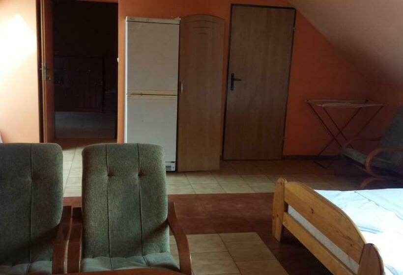 舒适三人间, Zajazd Pasja