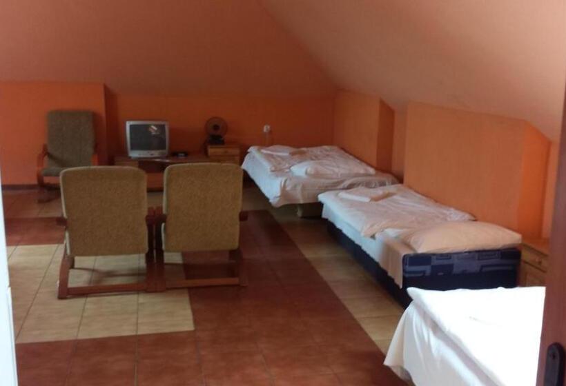 家庭套房, Zajazd Pasja