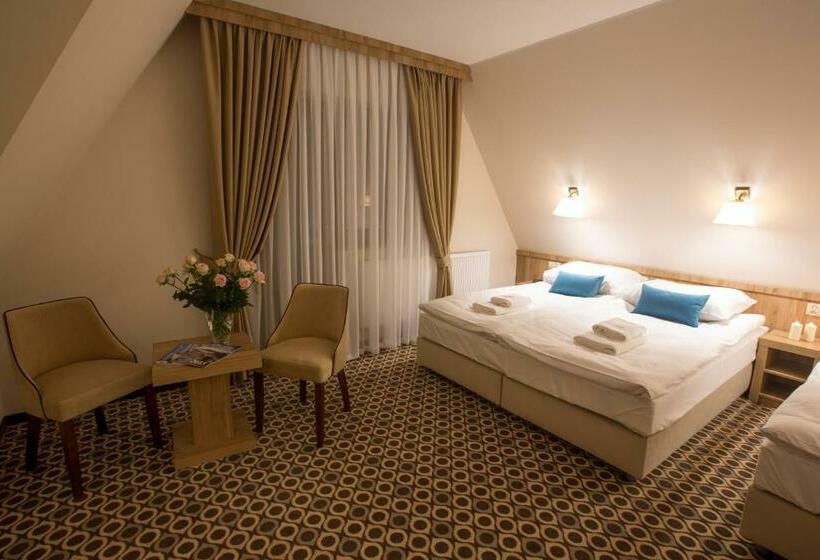Трехместный Номер Стандарт с Балконом, Borowy Dwór  Biznes, Spa & Fun