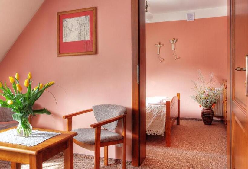 Family Suite, Chata Cyborga