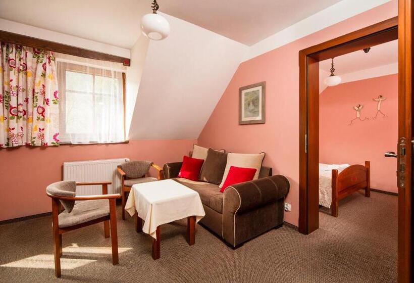 Family Suite, Chata Cyborga