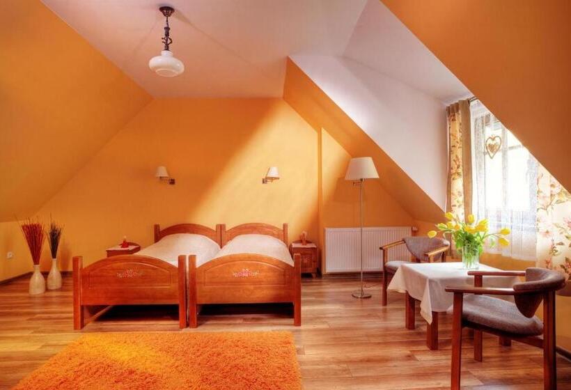 Family Suite, Chata Cyborga