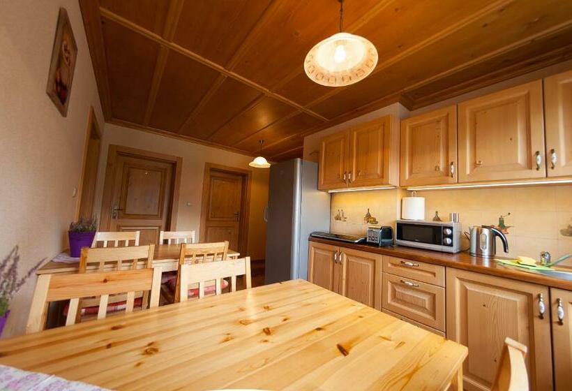 اتاق استاندارد سه نفره, Willa Jak U Babci