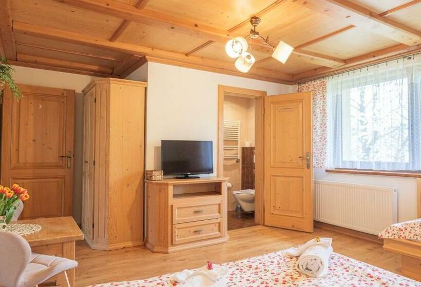 اتاق استاندارد سه نفره, Willa Jak U Babci