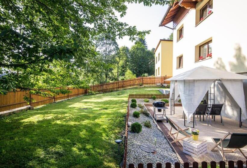 آپارتمان 1 خوابه, Willa Jak U Babci