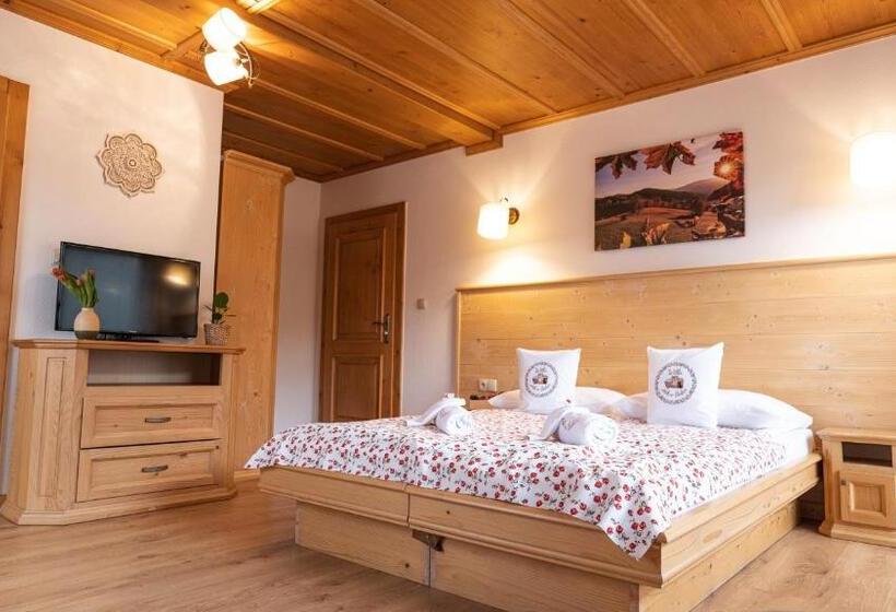 اتاق لوکس با بالکن, Willa Jak U Babci