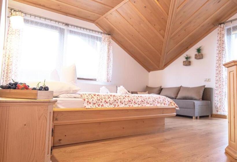 اتاق لوکس با بالکن, Willa Jak U Babci