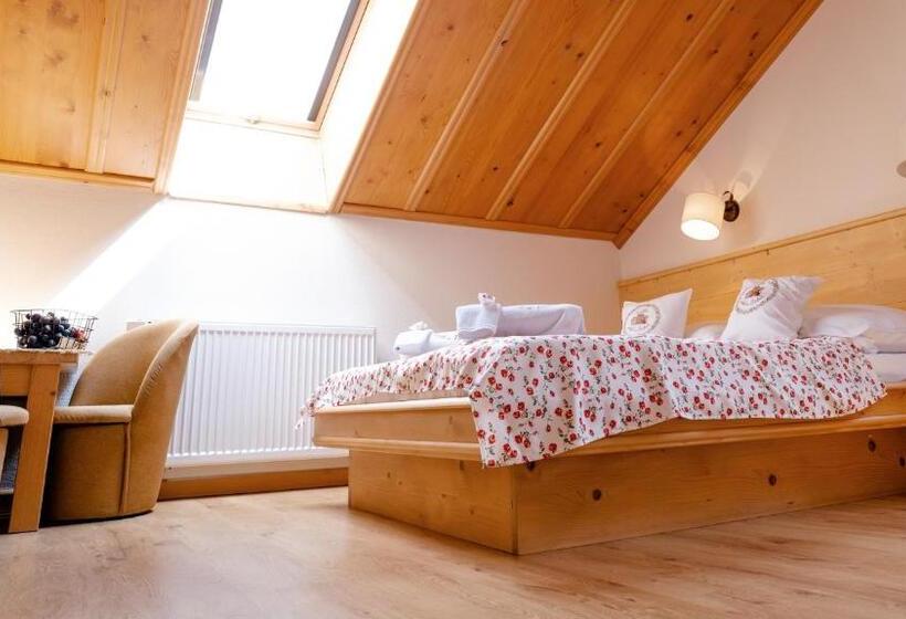 اتاق عادی, Willa Jak U Babci