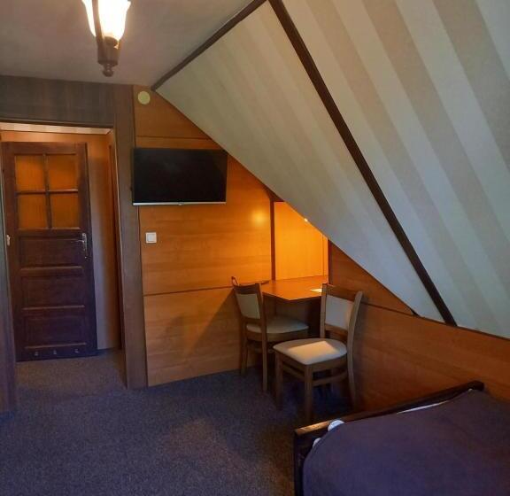 기본룸, Dworek Staropolski