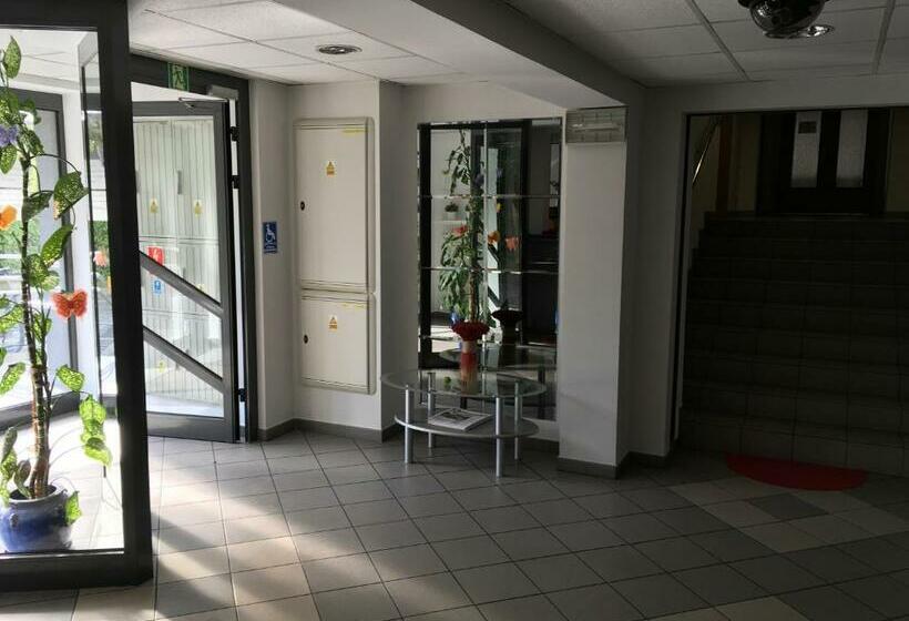 Standard Studio, Gosciniec Tombor