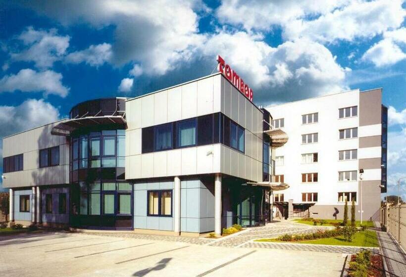 Standard Studio, Gosciniec Tombor