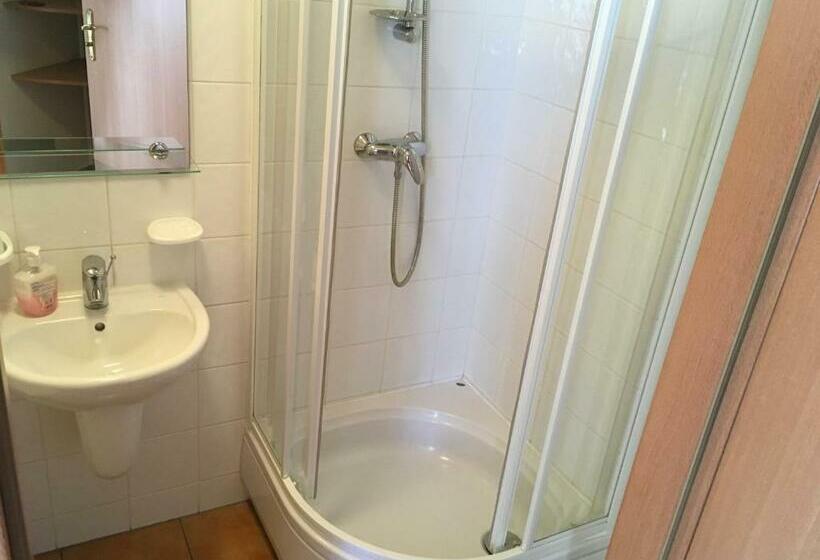 Standard Studio, Gosciniec Tombor