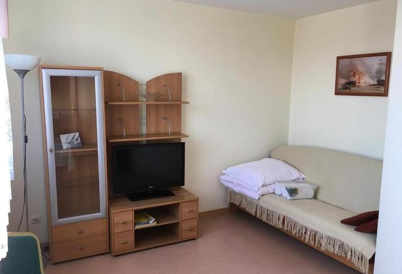 Standard Studio, Gosciniec Tombor