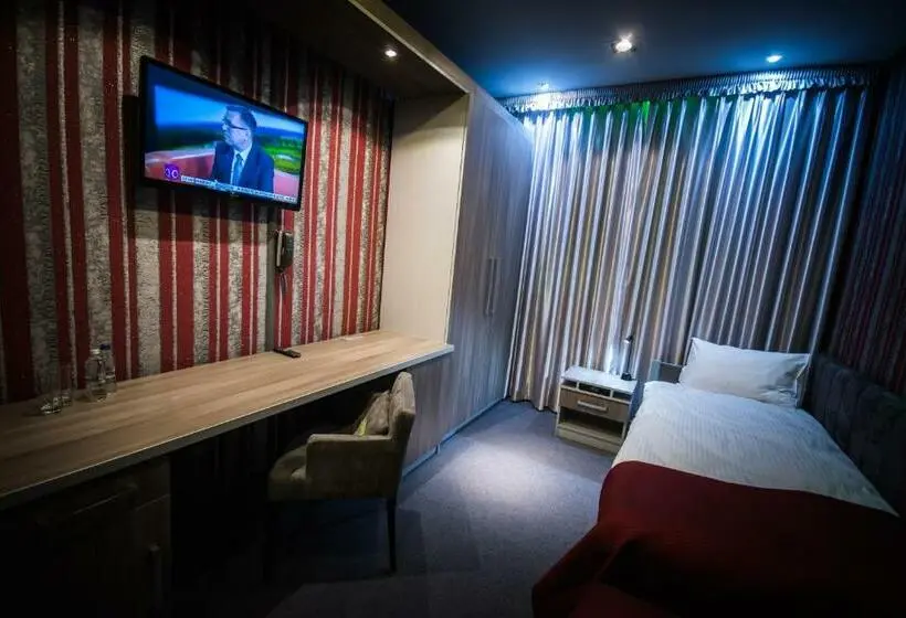 Deluxe Driepersoonskamer, Forma