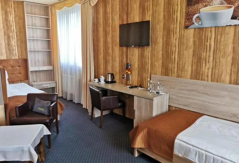 Deluxe Vierpersoonskamer, Forma