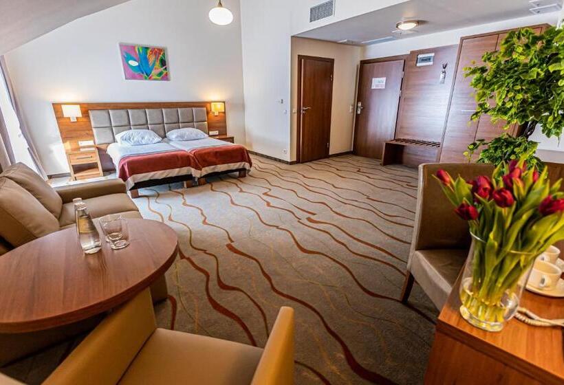 带阳台的豪华间, Olivia Medical Spa